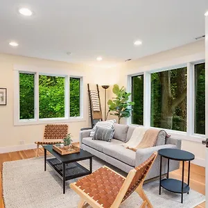  Holiday home 4br With Firepit, Outdoor Dining And Yard Surrounded By Trees United States