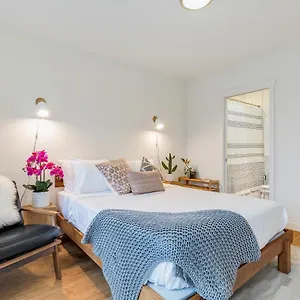  Holiday home 2br 2ba The Ballard Modish, Location With Rooftop View United States